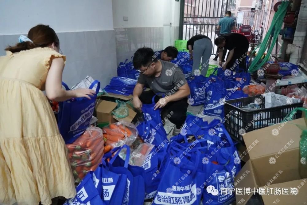 獻(xiàn)愛(ài)心&middot;戰(zhàn)疫情｜我院支部走進(jìn)安吉華都小區(qū)開(kāi)展捐物活動(dòng)